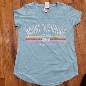 NWT Mount Rushmore Shirt